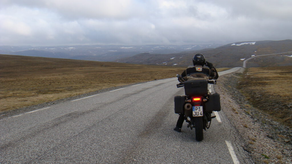 Mit dem Motorrad zum Nordkapp - Auf dem Weg von Honningsvåg zu den Nordkapp Hallen