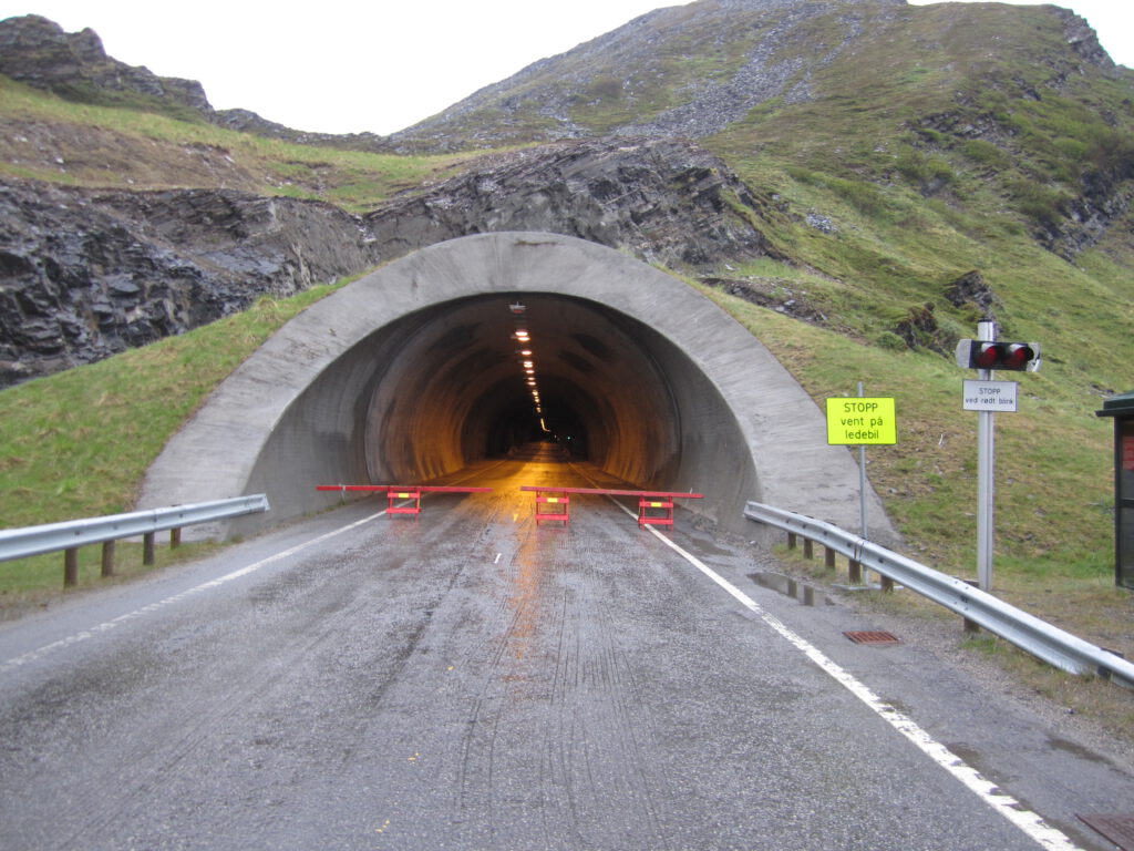Mit dem Motorrad zum Nordkapp - Der Tunnel nach Mageroya